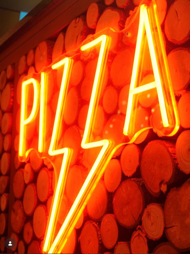 Interior do Razzle Dazzle Pizza & Beer